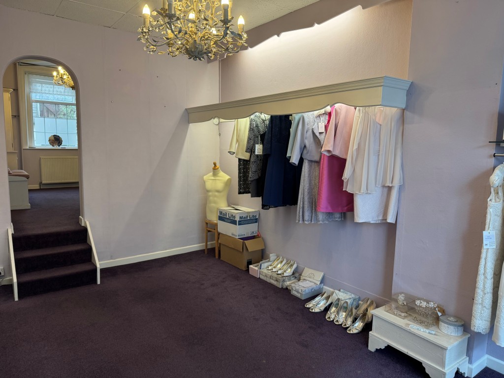 Lot: 77 - GROUND FLOOR COMMERCIAL UNIT AND LOWER FLOOR WORKSHOP PREVIOUSLY IN USE AS A RESIDENTIAL FLAT - Looking Across the Shop